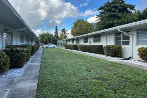 Apartment in Hollywood, Florida 2 bedrooms, 75.72 sq.m. № 2021090 - photo 13