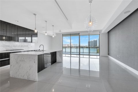 Condo in Aventura, Florida, 4 bedrooms  № 2016868 - photo 9