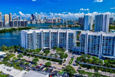 Condo in Aventura, Florida, 4 bedrooms  № 2016868 - photo 29