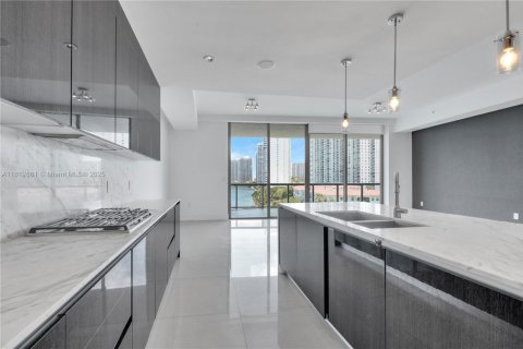 Condo in Aventura, Florida, 4 bedrooms  № 2016868 - photo 12
