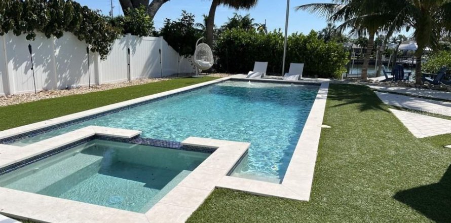 Casa en Saint Petersburg, Florida 3 dormitorios, 163.88 m2 № 1598047