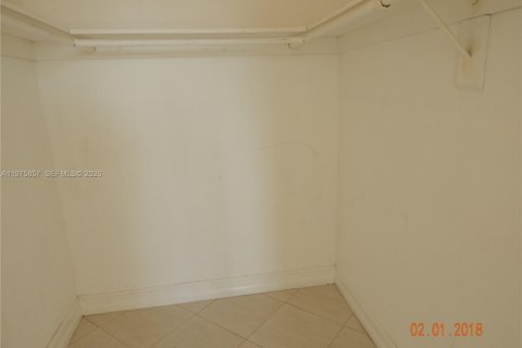 Condo in North Bay Village, Florida, 1 bedroom  № 2270784 - photo 8