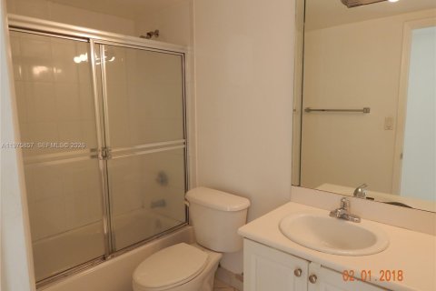 Condo in North Bay Village, Florida, 1 bedroom  № 2270784 - photo 4