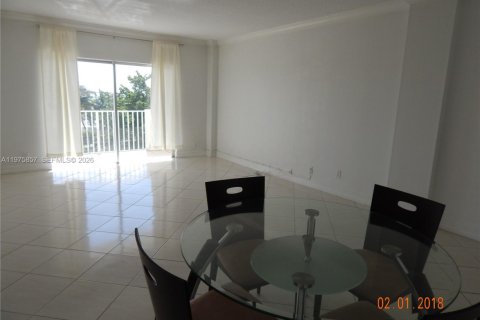 Condo in North Bay Village, Florida, 1 bedroom  № 2270784 - photo 2