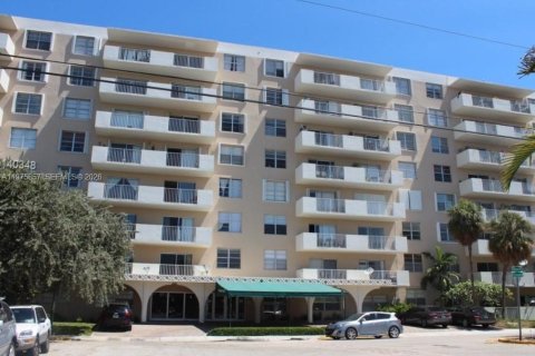 Condo in North Bay Village, Florida, 1 bedroom № 2270784