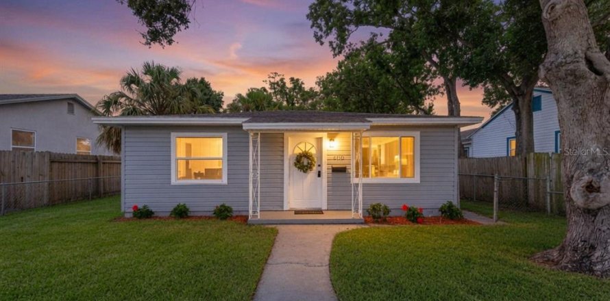Villa ou maison à Saint Petersburg, Floride 3 chambres, 114.92 m2 № 2289529