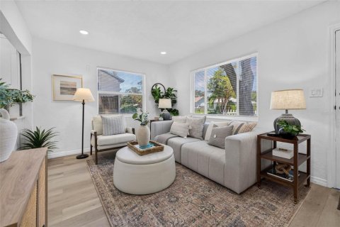 Villa ou maison à vendre à Saint Petersburg, Floride: 3 chambres, 114.92 m2 № 2289529 - photo 6