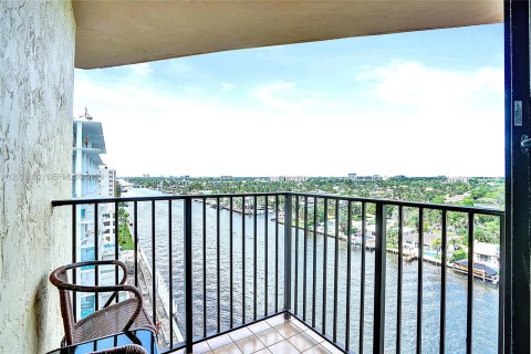 Copropriété à vendre à Pompano Beach, Floride: 2 chambres, 143.07 m2 № 2185678 - photo 18