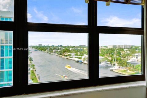 Copropriété à vendre à Pompano Beach, Floride: 2 chambres, 143.07 m2 № 2185678 - photo 11