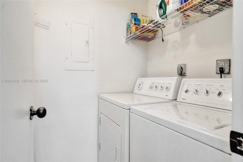 Copropriété à vendre à Pompano Beach, Floride: 2 chambres, 143.07 m2 № 2185678 - photo 8
