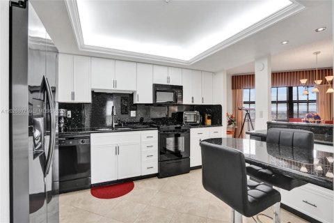 Copropriété à vendre à Pompano Beach, Floride: 2 chambres, 143.07 m2 № 2185678 - photo 4