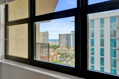 Copropriété à vendre à Pompano Beach, Floride: 2 chambres, 143.07 m2 № 2185678 - photo 14