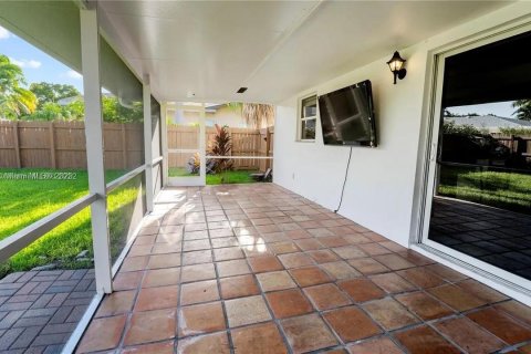 Villa ou maison à vendre à Fort Lauderdale, Floride: 3 chambres, 120.22 m2 № 1975136 - photo 17