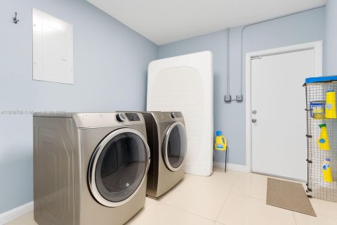 Villa ou maison à vendre à Fort Lauderdale, Floride: 3 chambres, 120.22 m2 № 1975136 - photo 25