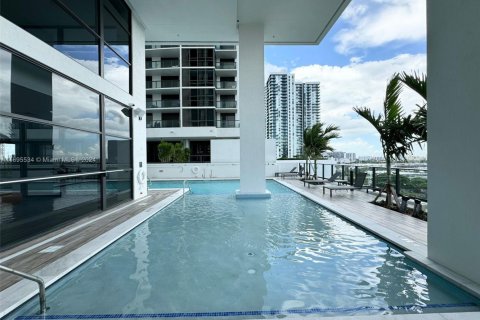 Apartamento en alquiler en Miami, Florida, 1 dormitorio № 1958968 - foto 3