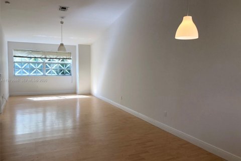 Снять в аренду кондоминиум в Хайалиа, Флорида 2 спальни, 102.19м2, № 2031154 - фото 2