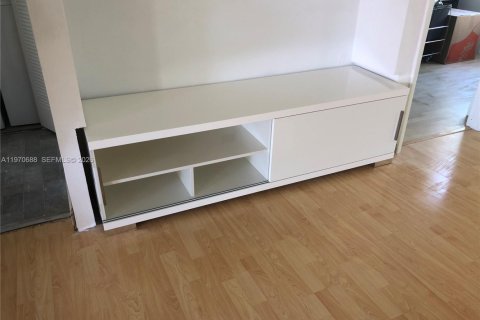 Снять в аренду кондоминиум в Хайалиа, Флорида 2 спальни, 102.19м2, № 2031154 - фото 3