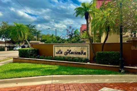 Снять в аренду кондоминиум в Хайалиа, Флорида 2 спальни, 102.19м2, № 2031154 - фото 12