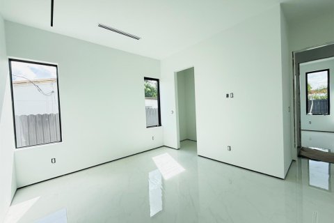 Villa ou maison à vendre à Miami, Floride: 4 chambres, 190.82 m2 № 2146705 - photo 29