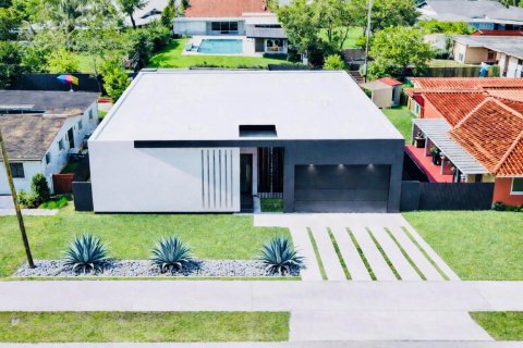 Villa ou maison à Miami, Floride 4 chambres, 190.82 m2 № 2146705