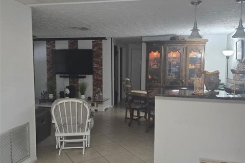 Villa ou maison à louer à Holiday, Floride: 2 chambres, 88.07 m2 № 2111543 - photo 4
