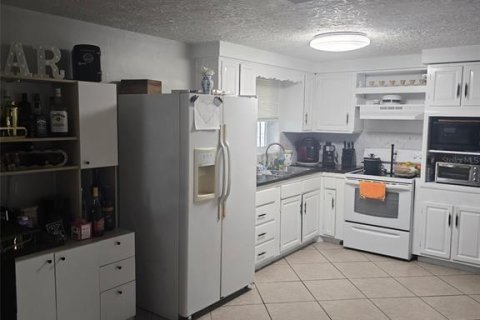 Villa ou maison à louer à Holiday, Floride: 2 chambres, 88.07 m2 № 2111543 - photo 3