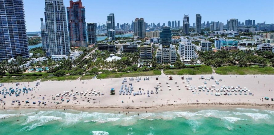 Condominio en Miami Beach, Florida, 1 dormitorio № 1812322