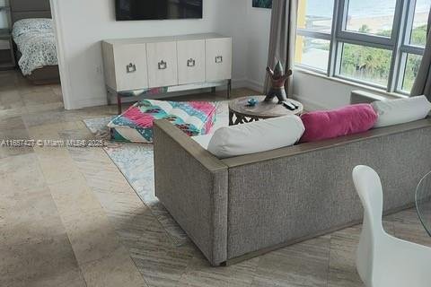 Condominio en alquiler en Miami Beach, Florida, 1 dormitorio, 57.6 m2 № 1812322 - foto 21