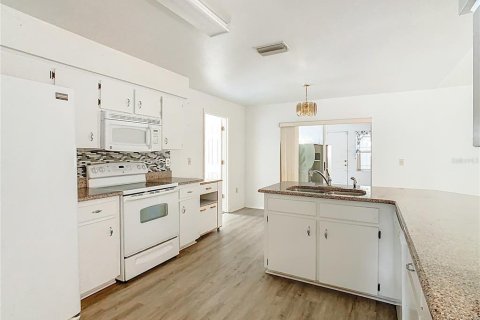 House in Lakeland, Florida 3 bedrooms, 195.65 sq.m. № 1914210 - photo 13
