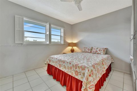 Condo in Lauderdale Lakes, Florida, 2 bedrooms  № 1999453 - photo 17