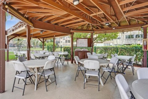 Condo in Lauderdale Lakes, Florida, 2 bedrooms  № 1999453 - photo 30