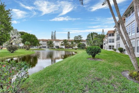 Condo in Lauderdale Lakes, Florida, 2 bedrooms  № 1999453 - photo 23
