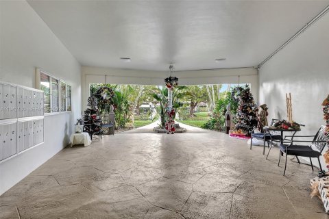 Condo in Lauderdale Lakes, Florida, 2 bedrooms  № 1999453 - photo 20