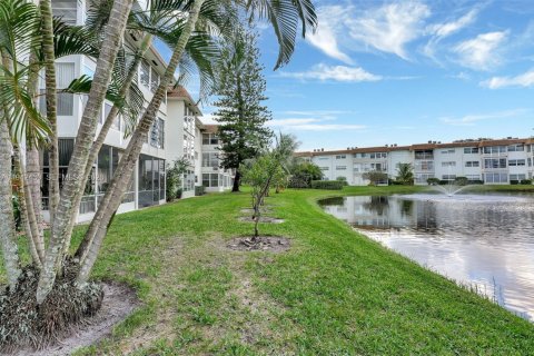 Condo in Lauderdale Lakes, Florida, 2 bedrooms  № 1999453 - photo 22
