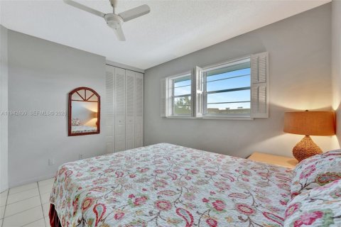 Condo in Lauderdale Lakes, Florida, 2 bedrooms  № 1999453 - photo 18