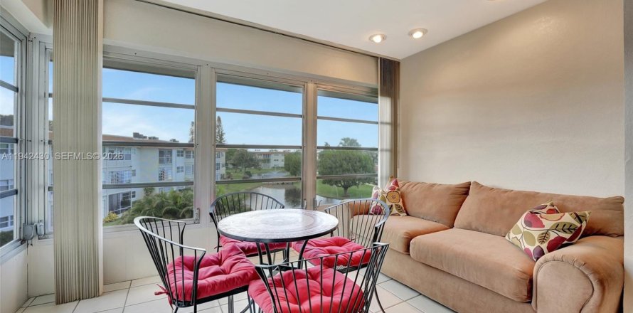 Condo in Lauderdale Lakes, Florida, 2 bedrooms  № 1999453