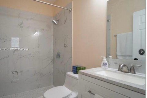 Touwnhouse à louer à Miami, Floride: 3 chambres, 161.56 m2 № 1943585 - photo 13