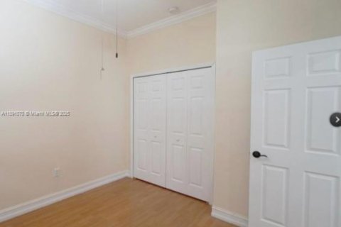 Touwnhouse à louer à Miami, Floride: 3 chambres, 161.56 m2 № 1943585 - photo 4