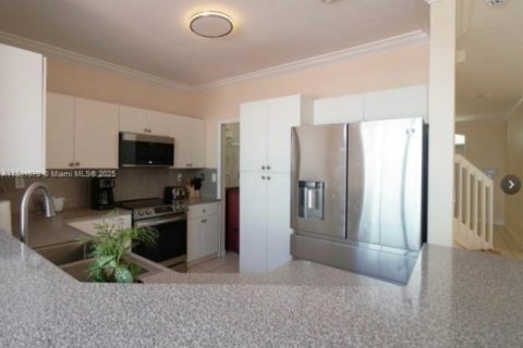 Touwnhouse à louer à Miami, Floride: 3 chambres, 161.56 m2 № 1943585 - photo 3