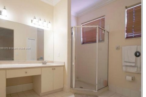 Touwnhouse à louer à Miami, Floride: 3 chambres, 161.56 m2 № 1943585 - photo 14