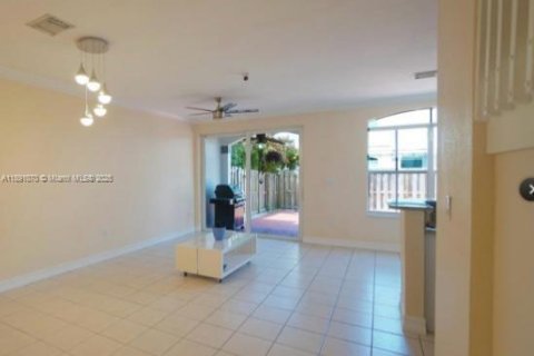 Touwnhouse à louer à Miami, Floride: 3 chambres, 161.56 m2 № 1943585 - photo 6