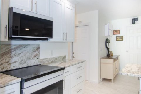 House in Jupiter, Florida 3 bedrooms, 132.01 sq.m. № 2272579 - photo 13