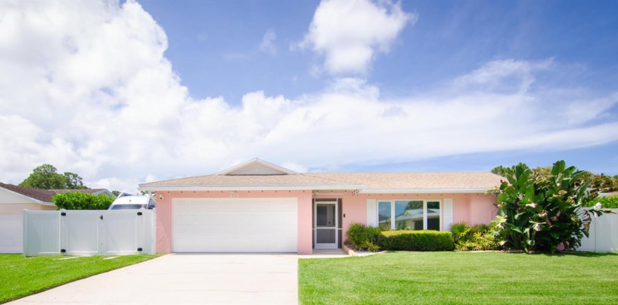House in Jupiter, Florida 3 bedrooms, 132.01 sq.m. № 2272579