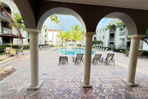 Condo in Miami, Florida, 2 bedrooms  № 2041968 - photo 20