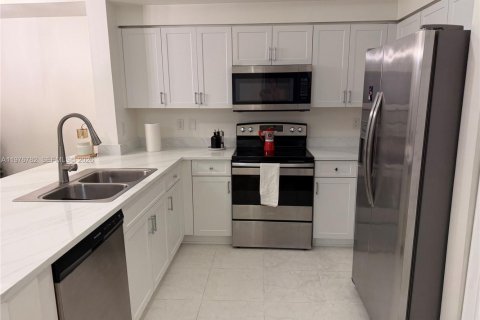 Condo in Miami, Florida, 2 bedrooms  № 2041968 - photo 4