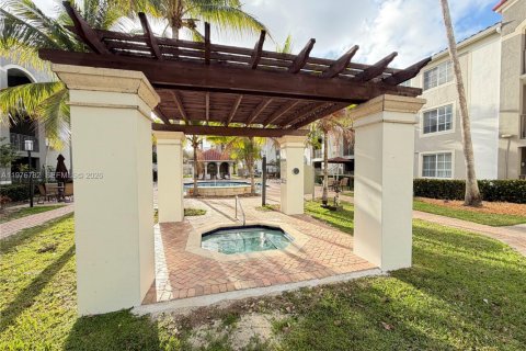 Condo in Miami, Florida, 2 bedrooms  № 2041968 - photo 23