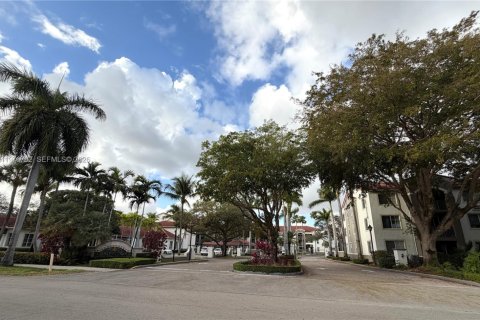 Condo in Miami, Florida, 2 bedrooms  № 2041968 - photo 17