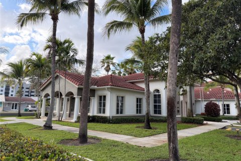 Condo in Miami, Florida, 2 bedrooms  № 2041968 - photo 15