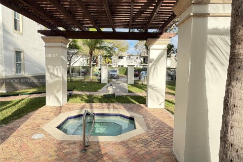 Condo in Miami, Florida, 2 bedrooms  № 2041968 - photo 19