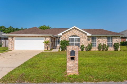 House in Crestview, Florida 4 bedrooms, 277.59 sq.m. № 589842 - photo 1